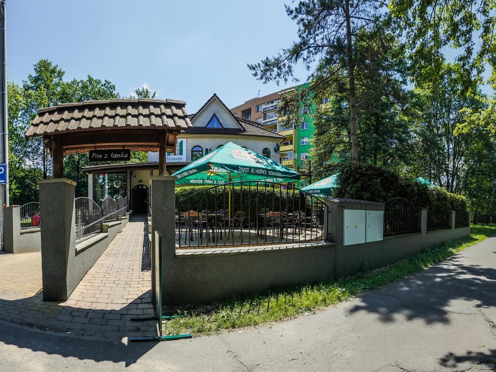 Penzion & Rizkarna Frydek-Mistek Bagian luar foto